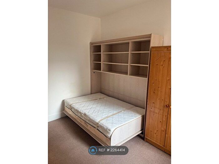 Studio To Rent In Lewin Road, London, SW16