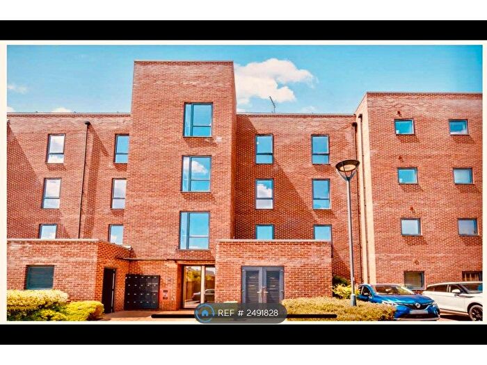 2 Bedroom Flat To Rent In Fulmar House, Uxbridge, UB10