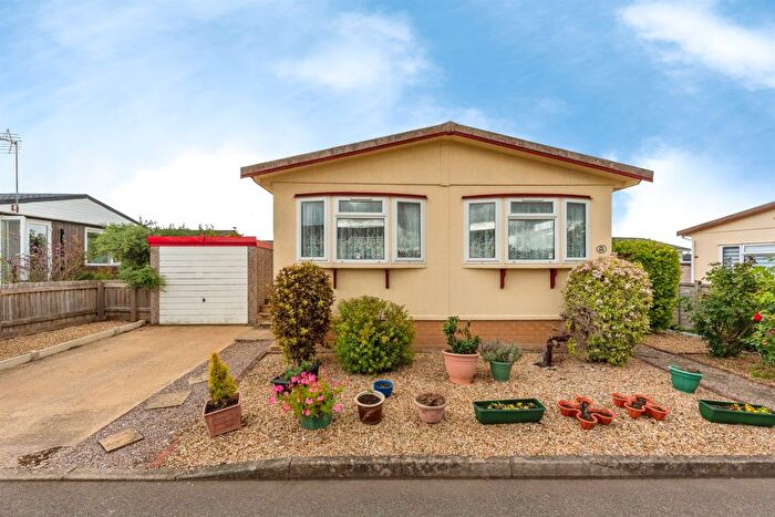 2 Bedroom Park Home For Sale In Allington Gardens, Allington, Grantham, NG32
