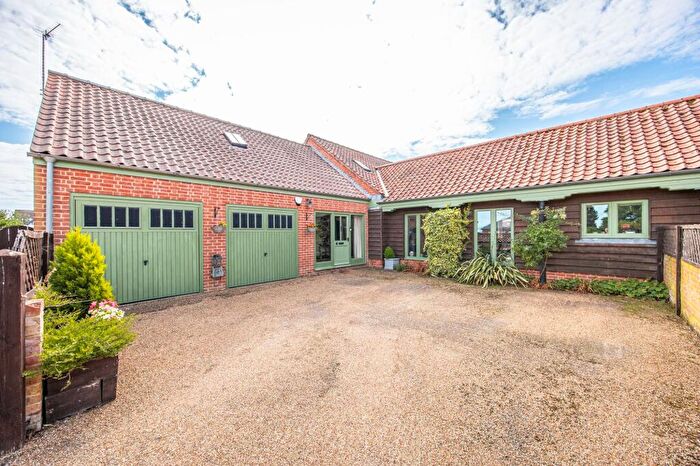 5 Bedroom Barn Conversion For Sale In Immaculate Barn Conversion In Bradwell With Countryside Views, NR31