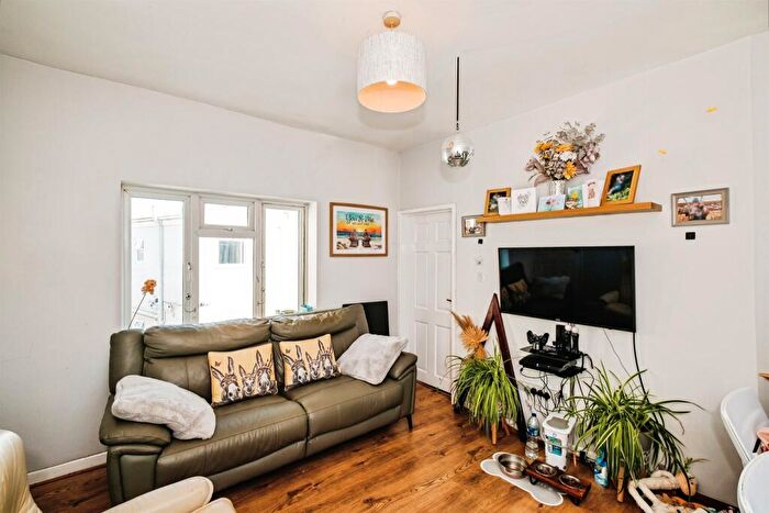2 Bedroom Flat For Sale In South Street, Lancing, BN15