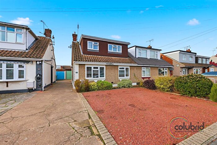 3 Bedroom Semi-Detached House For Sale In Birchwood Road, Corringham, SS17