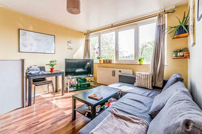 1 Bedroom Flat To Rent In Upper Hawkwell Walk, Islington, London, N1