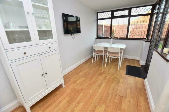 2 Bedroom Detached Bungalow For Sale In Paarl Road, Canvey Island, SS8