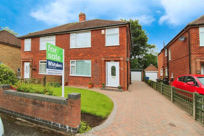 3 Bedroom Semi-Detached House For Sale In Queens Way, Cottingham, HU16