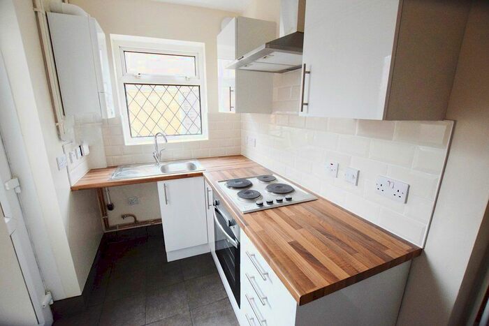 2 Bedroom Terraced House To Rent In Broomhill Lane, Mansfield, Nottingham, NG19