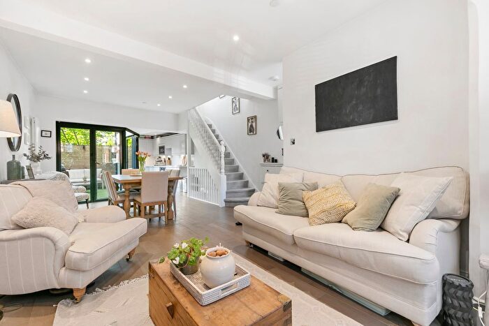 3 Bedroom Semi-detached House For Sale In Jeypore Road, London, SW18