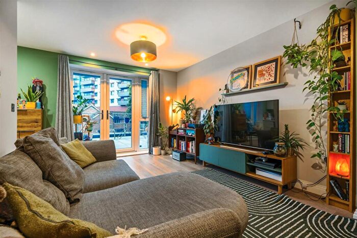 2 Bedroom Apartment For Sale In The Colonnade, Maidenhead, SL6