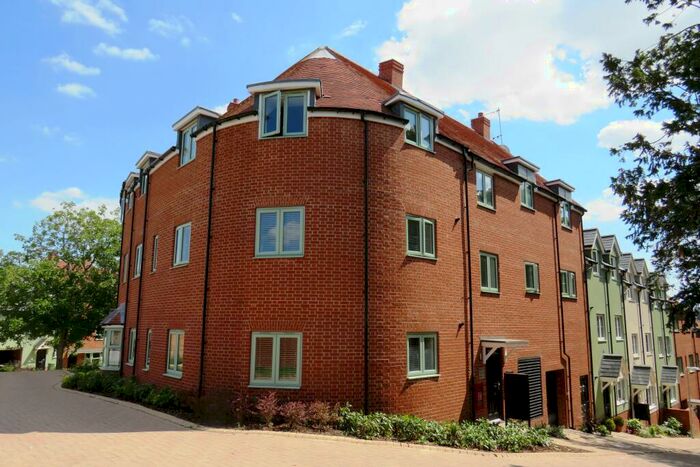 1 Bedroom Apartment To Rent In Summerhouse Hill, Buckingham, MK18