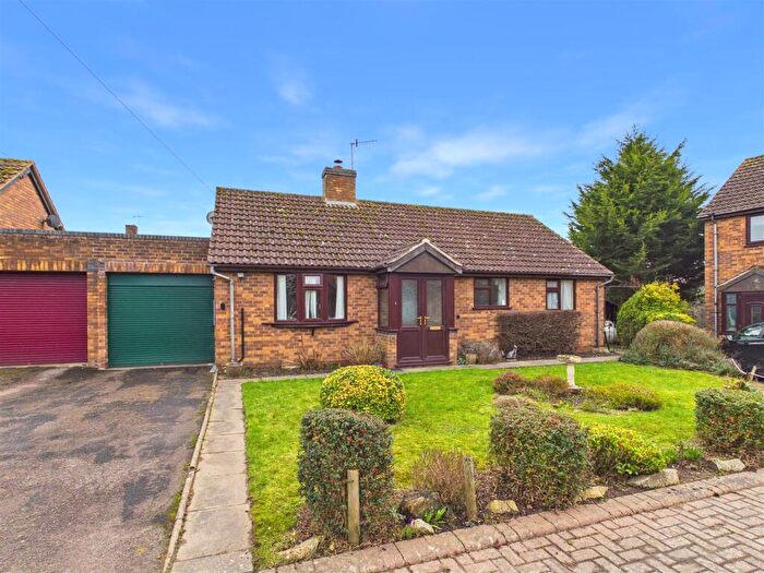 2 Bedroom Detached Bungalow For Sale In Park Close, Kineton, CV35