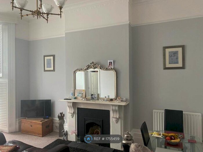 2 Bedroom Flat To Rent In Chesham Place, Brighton, BN2