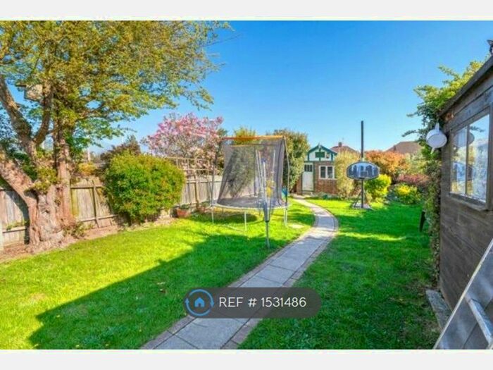 2 Bedroom Bungalow To Rent In Kelsie Way, Ilford, IG6