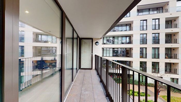 3 Bedroom Flat To Rent In Cremer Street, London, E2