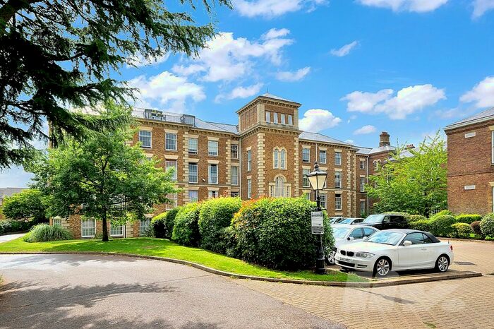 2 Bedroom Flat To Rent In Princess Park Manor, Royal Drive, New Southgate, N11