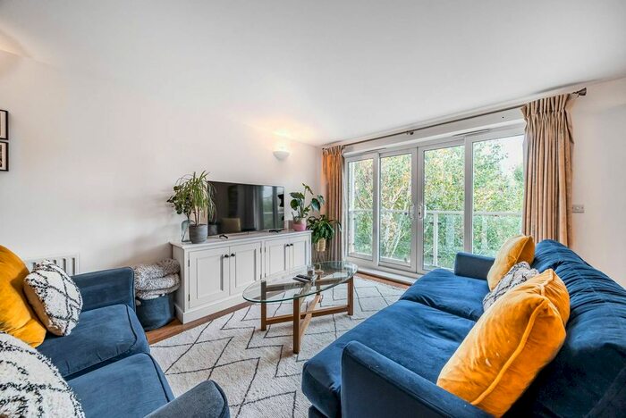 2 Bedroom Flat To Rent In Worple Road, Wimbledon, London, SW20