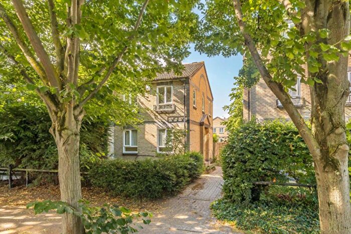 2 Bedroom Semi Detached House For Sale In Dock Hill Avenue, London, SE16