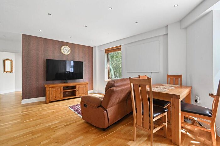 2 Bedroom Apartment For Sale In Marshalls Court, Marshalls Road, SM1