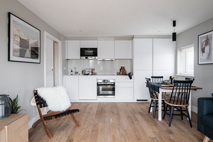 2 Bedroom Flat To Rent In Thurlow Road, London, NW3