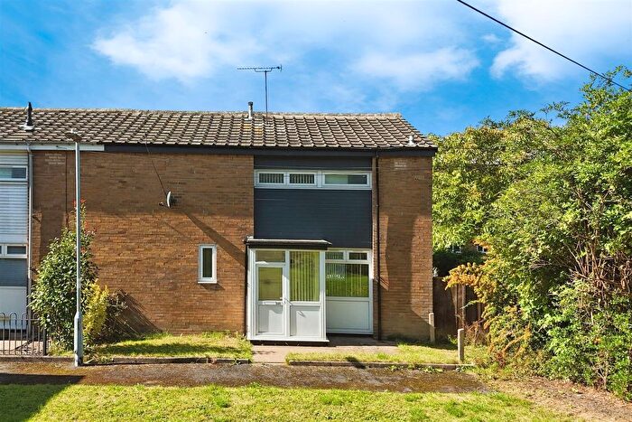 3 Bedroom End Of Terrace House For Sale In Redfern Close, Hull, HU3