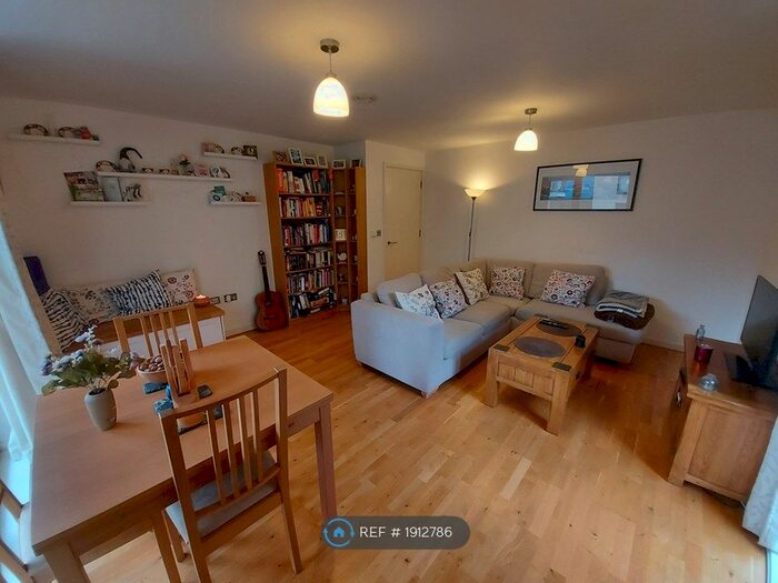 2 Bedroom Flat To Rent In Blackheath Hill, London, SE10