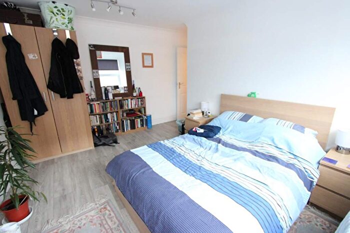 3 Bedroom Flat To Rent In High Road, London, N12