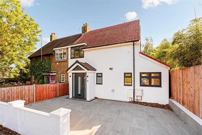 5 Bedroom Property To Rent In Brassie Avenue, London, W3