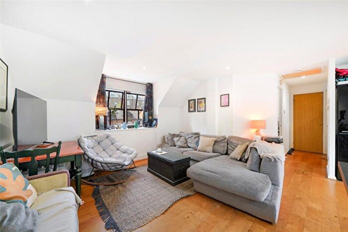 2 Bedroom Apartment For Sale In Moriatry Close, London, N7
