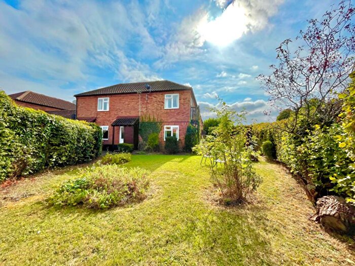 1 Bedroom Maisonette For Sale In Wheelwrights Mews, Neath Hill, Milton Keynes, MK14