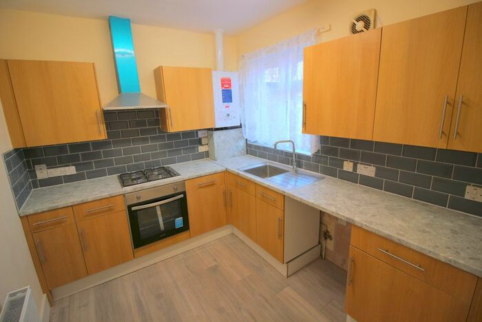 2 Bedroom Flat To Rent In Vicarage Road, London, E15