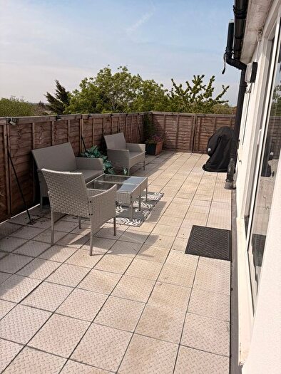 1 Bedroom Flat For Sale In High Road, Norbury Court, North Finchley, N12