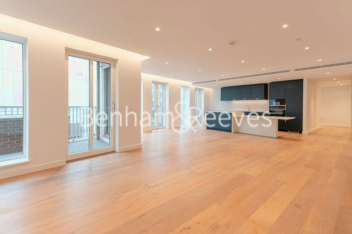 3 Bedroom Flat To Rent In Warrington House, Postmark, WC1X