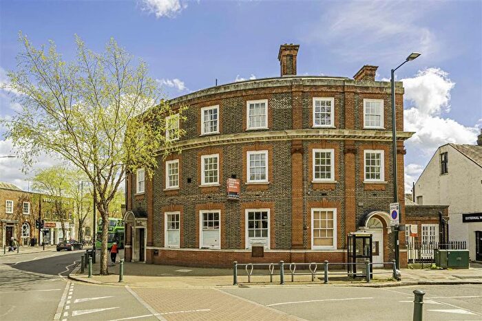 2 Bedroom Flat To Rent In High Street, Teddington, TW11
