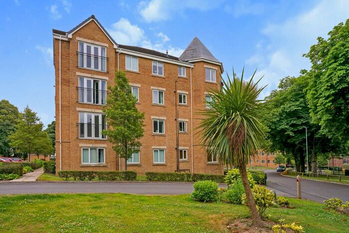 2 Bedroom Flat To Rent In Ash Court, Leeds, West Yorkshire, LS14