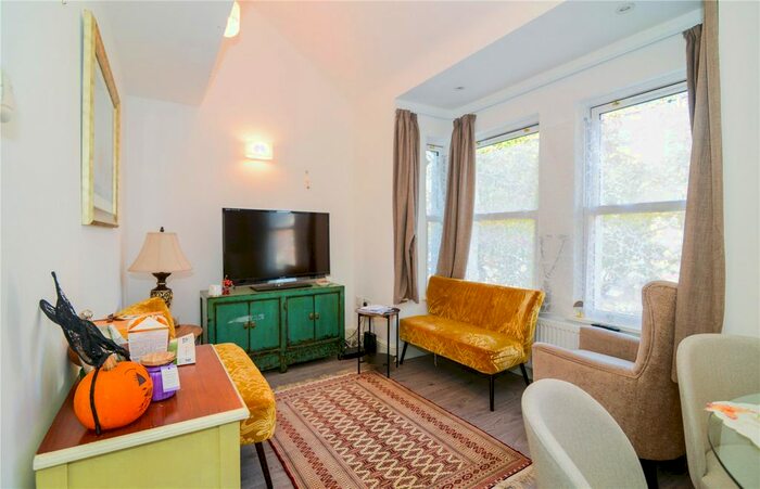 2 Bedroom Flat To Rent In Regina Road, West Ealing, W13