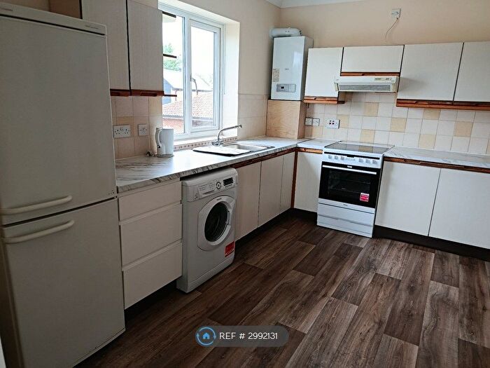 2 Bedroom Flat To Rent In Station Road, Henlow, SG16