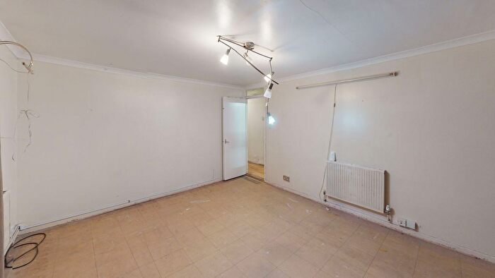 2 Bedroom Flat For Sale In Maskell Road, London, SW17