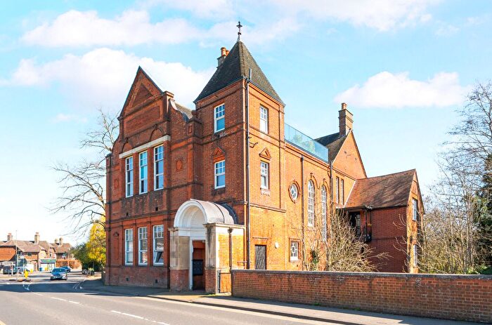 2 Bedroom Flat For Sale In Godalming, Surrey, GU7