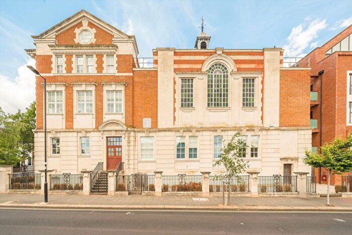 1 Bedroom Flat To Rent In Winchester Street, London, W3