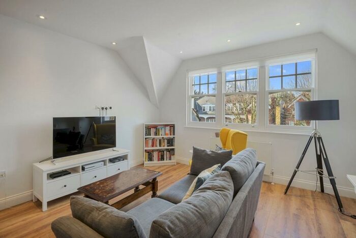 2 Bedroom Block Of Apartments To Rent In Queens Avenue, London., N10