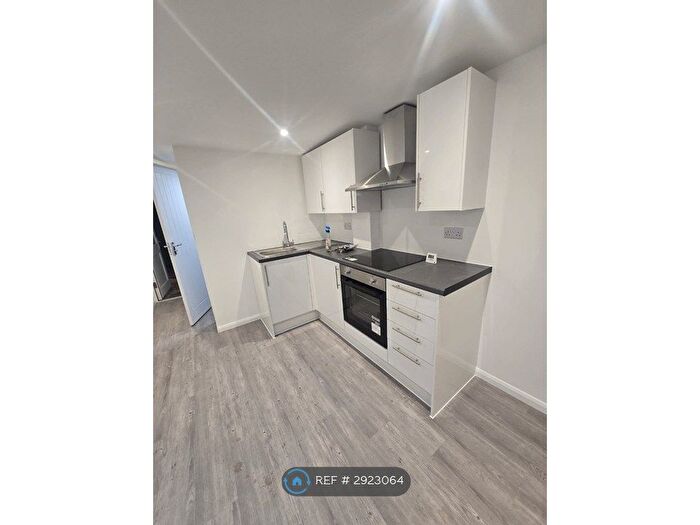 Studio To Rent In Godman Road, Grays, RM16