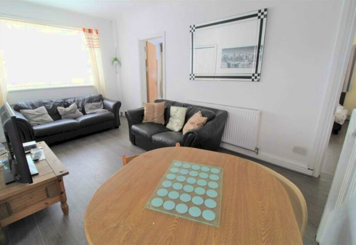 5 Bedroom Semi-Detached House To Rent In Bishopgate Street, Wavertree, L15