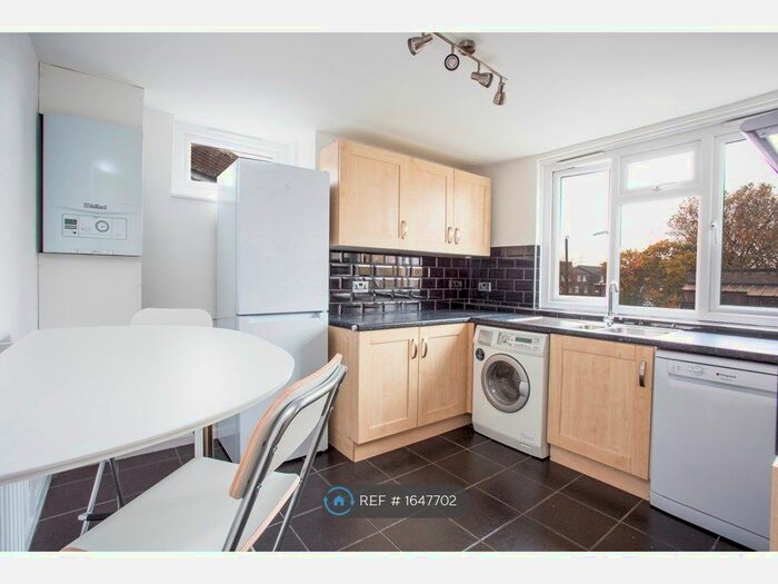 3 Bedroom Flat To Rent In Hoskins Close, London, E16