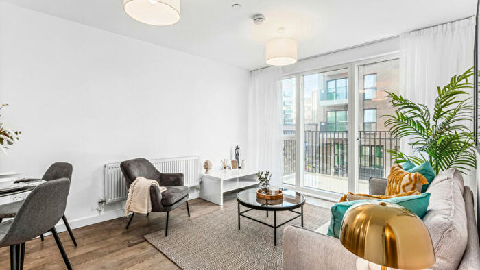 1 Bedroom Flat For Sale In Kenavon Drive, Reading, RG1
