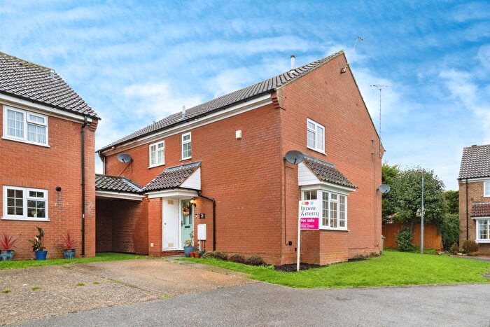 2 Bedroom Terraced House For Sale In Fyne Drive, Linslade, Leighton Buzzard, LU7