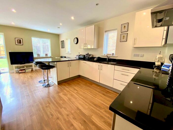 5 Bedroom Detached House To Rent In Dove Tree Close, Epsom, KT19