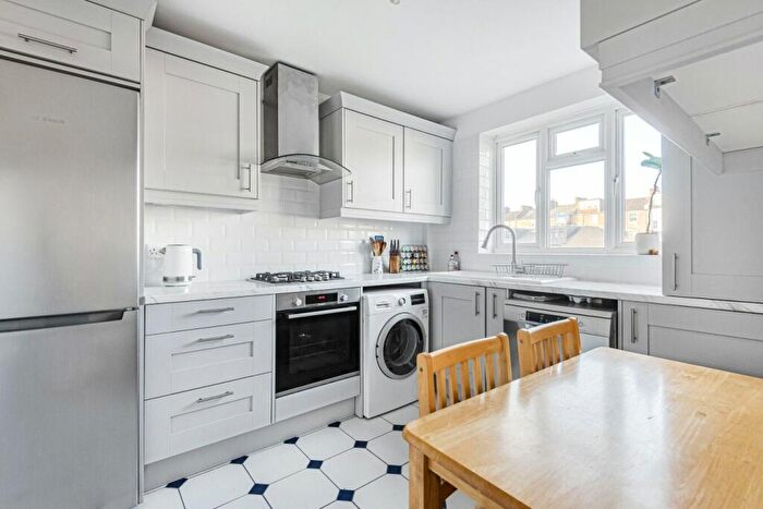 2 Bedroom Maisonette To Rent In Milton Grove, London, N16
