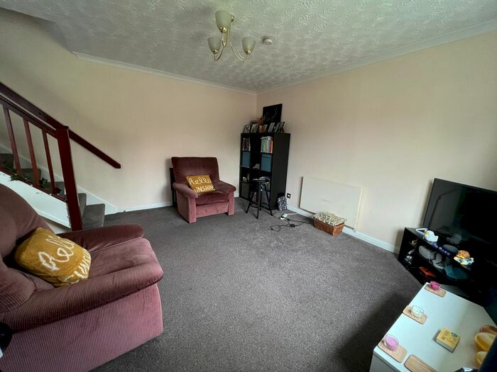 1 Bedroom Semi-Detached House To Rent In Nightingale Close, Cove, Farnborough, GU14