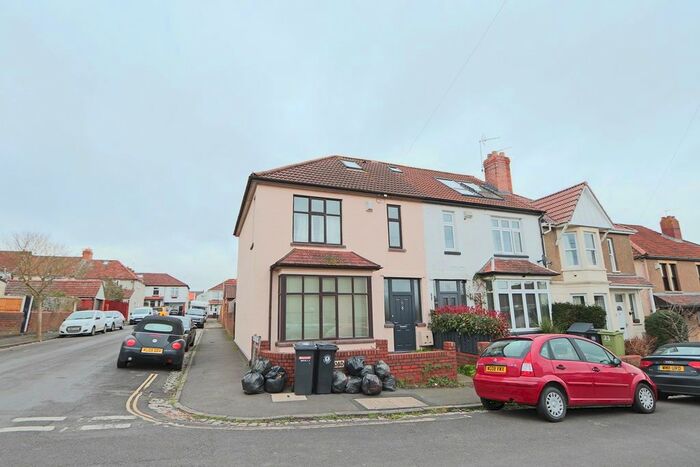 5 Bedroom Property To Rent In Court Road, Horfield, Bristol, BS7