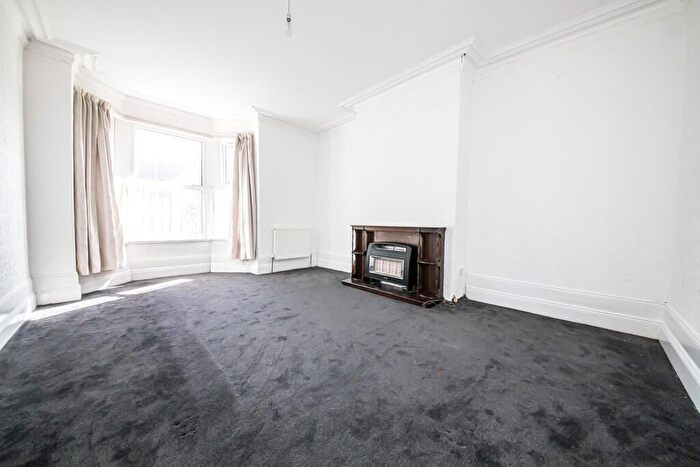 4 Bedroom Terraced House To Rent In Gathorne Terrace, Leeds, West Yorkshire, LS8
