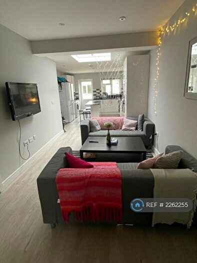 6 Bedroom Terraced House To Rent In De Beauvoir Road, Reading, RG1